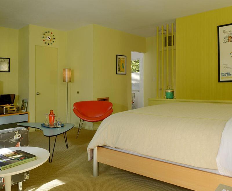 Chambre Lit King-Size - Vue sur Piscine