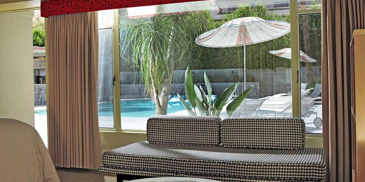 Chambre Lit Queen-Size - Vue sur Piscine