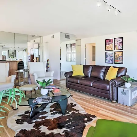 Mtn-View Balcony + Pool Access: Palm Springs Gem-2